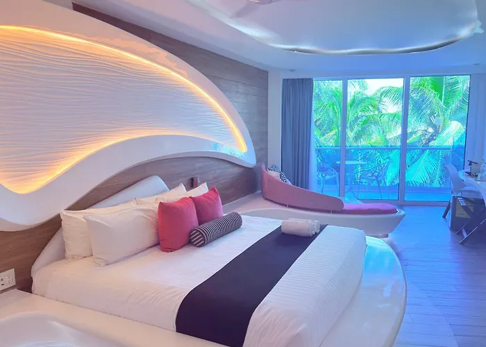 Hotel apartamentowy Luxury Beachfront Escape At The Carmen Playa del Carmen