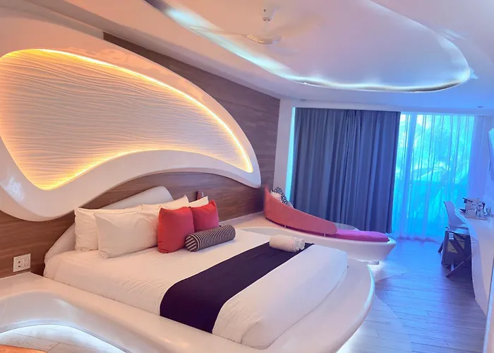 Hotel apartamentowy Luxury Beachfront Escape At The Carmen