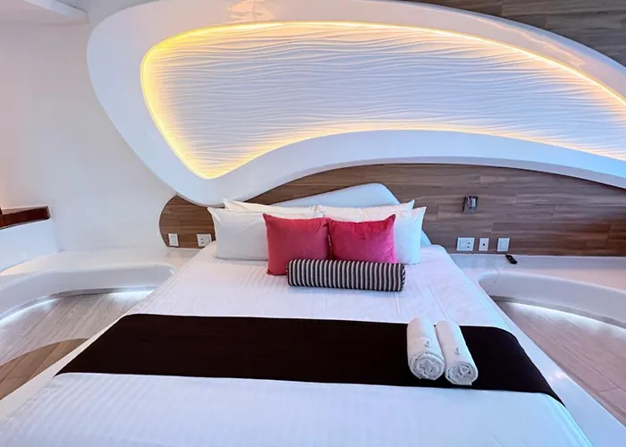 Hotel apartamentowy Luxury Beachfront Escape At The Carmen Playa del Carmen