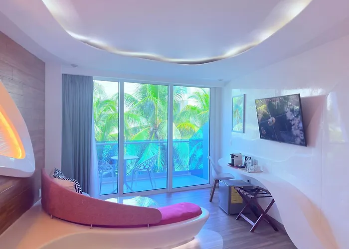 Hotel apartamentowy Luxury Beachfront Escape At The Carmen