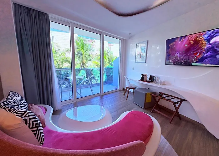 Luxury Beachfront Escape At The Carmen Hotel apartamentowy