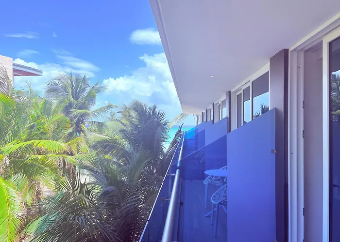 Luxury Beachfront Escape At The Carmen Hotel apartamentowy *