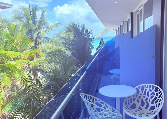 Hotel apartamentowy Luxury Beachfront Escape At The Carmen