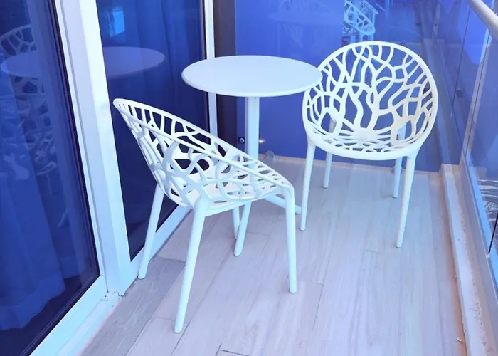 Luxury Beachfront Escape At The Carmen Hotel apartamentowy