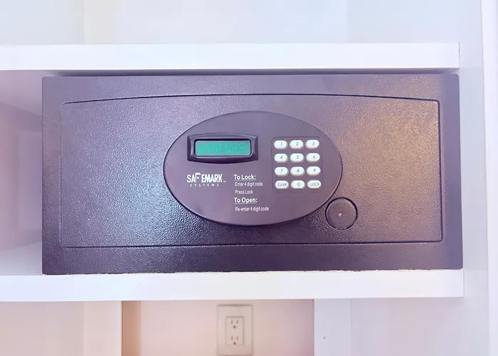 Hotel apartamentowy Luxury Beachfront Escape At The Carmen *