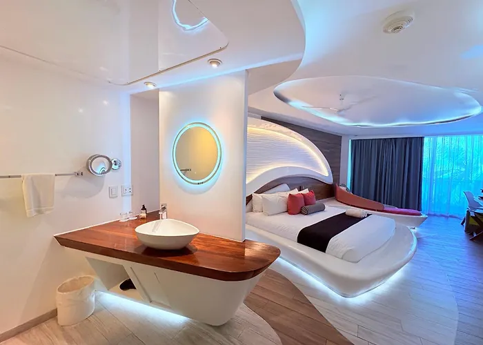 Hotel apartamentowy Luxury Beachfront Escape At The Carmen