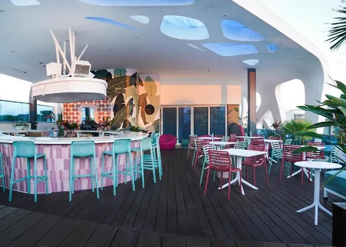Luxury Beachfront Escape At The Carmen Hotel apartamentowy
