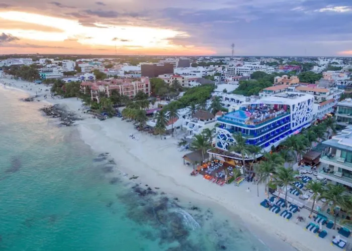 Hotel apartamentowy Luxury Beachfront Escape At The Carmen Playa del Carmen