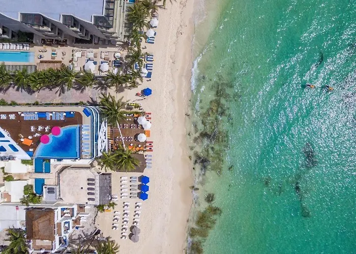 Hotel apartamentowy Luxury Beachfront Escape At The Carmen *